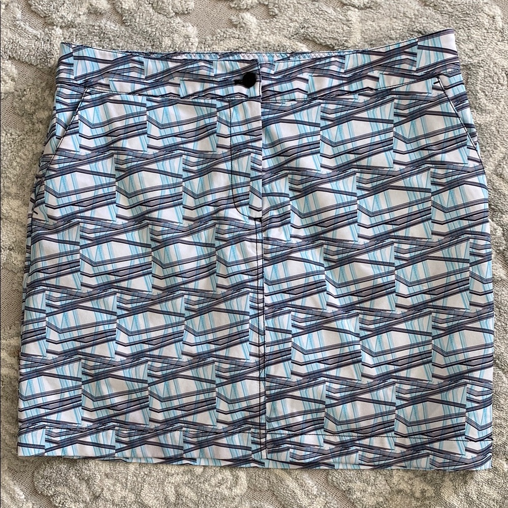 Annika Cutter & Buck Stylish Blue Black and White Patterned Skort worn once